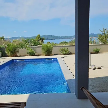 With Sea View And Pool Apartmán *